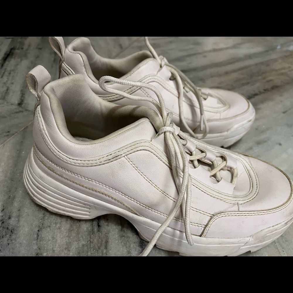 Shein white chunky shoes (Size 40) (reasonable bargaining is available) - Picture 4 of 7
